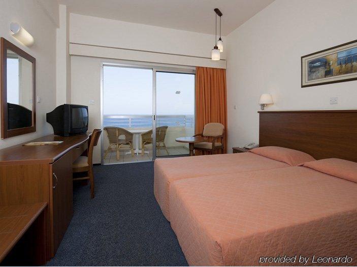 Sentido Kouzalis Beach Hotel Protaras Oda fotoğraf